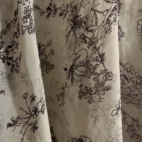 Patterned sheer wrap - Picture 2 of 2